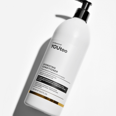 Флакон кондиционера YOUtoo Hydrating Conditioner 500 мл лёжа на светлом фоне с тенью — YOUtoo