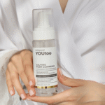 Флакон-помпа успокаивающей пенки YOUtoo Calming Foam Cleansing на светлом фоне — YOUtoo