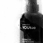 Чёрный флакон-помпа YOUtoo Keratin Nutrition Shampoo 500 мл сквозь капли воды — YOUtoo