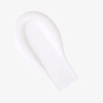 Мазок белого крема-текстуры кератинового шампуня на светлом фоне — YOUtoo