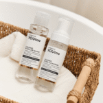 Мицеллярная вода и пенка для умывания YOUtoo в плетёной корзинке на бортике ванны — YOUtoo